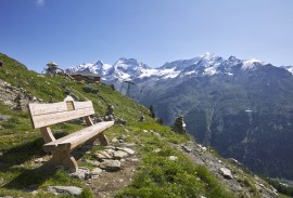 A built-in rest spot on the hiking trail in Saas-Fee