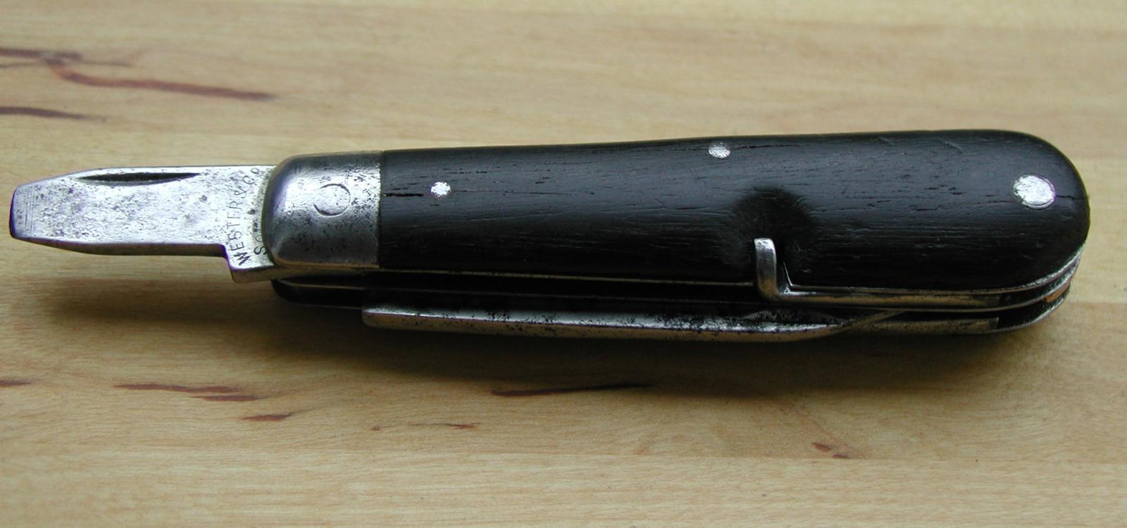 Simple folding pocket knife for Swiss soldiers in the 1880's
